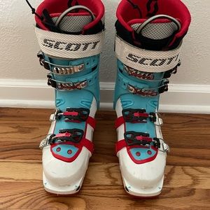 SCOTT womens alpine touring ski boots (backcountry use) size 24.5 (size 6/6.5)